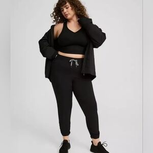 NWT Torrid Black Crop Active Pant